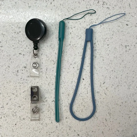 Bundle of 2 Phone & 2 Badge Clips (4 Total) - Picture 1 of 8